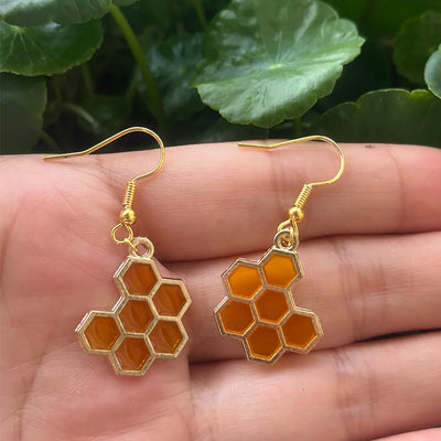 2 Pieces Insect Yellow Bee Earrings Women Simple Fashion Casual Crystal Enamel Honeycomb Pendant Bee Earrings Drop Shipping