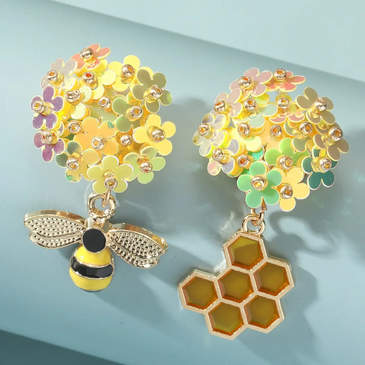 2 Yellow Animal Bee Bee Honeycomb Flower Pendant Earrings with Simple Style for Women's Fashion, Vacation, Tourism, and Leisure
