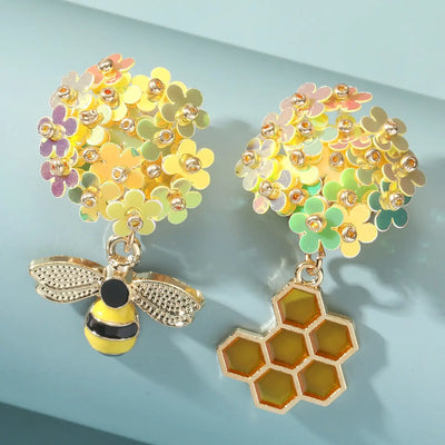 2 Yellow Animal Bee Bee Honeycomb Flower Pendant Earrings with Simple Style for Women's Fashion, Vacation, Tourism, and Leisure