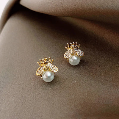 Honey Bee Pearl Stud Earrings – Elegant Gold-Tone Jewelry for Women