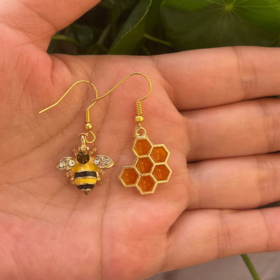 2 Pieces Insect Yellow Bee Earrings Women Simple Fashion Casual Crystal Enamel Honeycomb Pendant Bee Earrings Drop Shipping