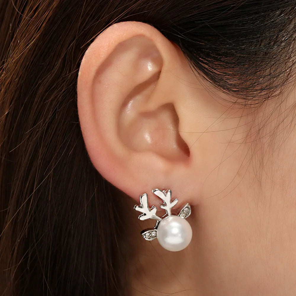 1Pair Women Elegant Xmas Reindeer Ear Stud Fashion Christmas Pearl Deer Earrings Ear Stud Women Girls' Jewelry Hot Sale