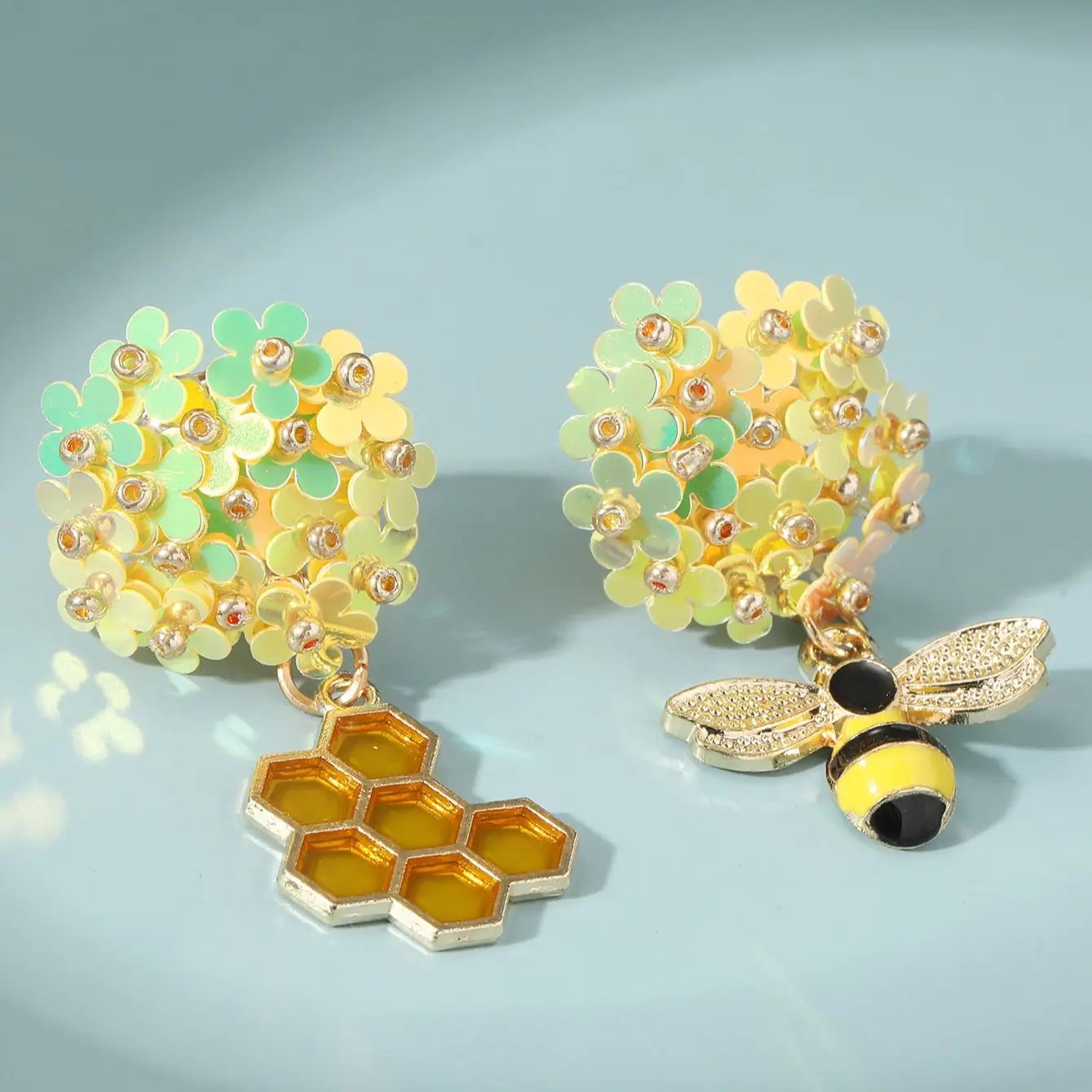 2 Yellow Animal Bee Bee Honeycomb Flower Pendant Earrings with Simple Style for Women's Fashion, Vacation, Tourism, and Leisure