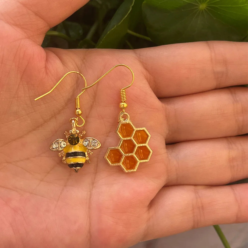 2 Pieces Insect Yellow Bee Earrings Women Simple Fashion Casual Crystal Enamel Honeycomb Pendant Bee Earrings Drop Shipping