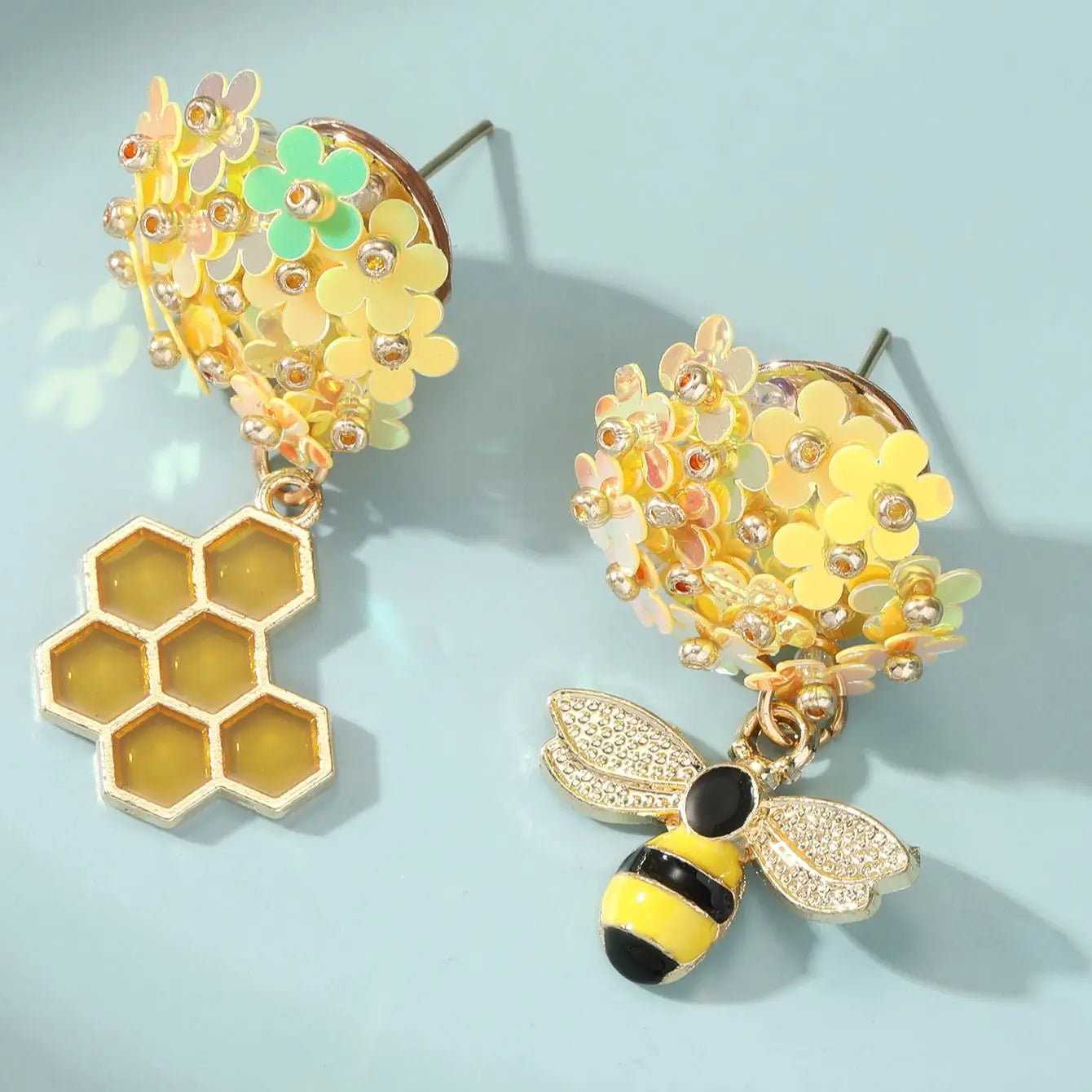 2 Yellow Animal Bee Bee Honeycomb Flower Pendant Earrings with Simple Style for Women's Fashion, Vacation, Tourism, and Leisure