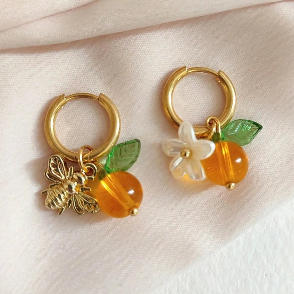 Fashionable Orange Fake Fruit Honey Bee Hoop Earring for Women Elegant Floral Earrings Suitable for Wearing Jewelry Gifts